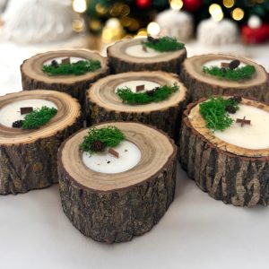 Свеча в спиле дерева