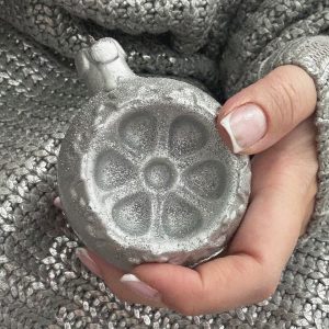 Свеча в виде елочной игрушки